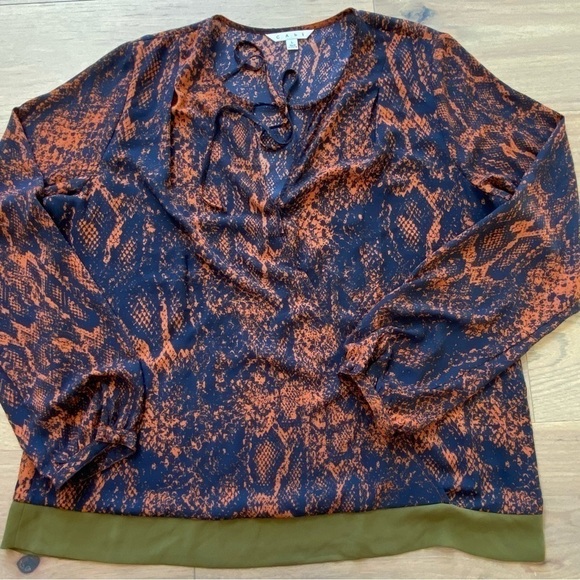 CAbi #101 Women's Border Wrap Snake Skin Print Navy-Rust Blouse - Picture 6 of 15